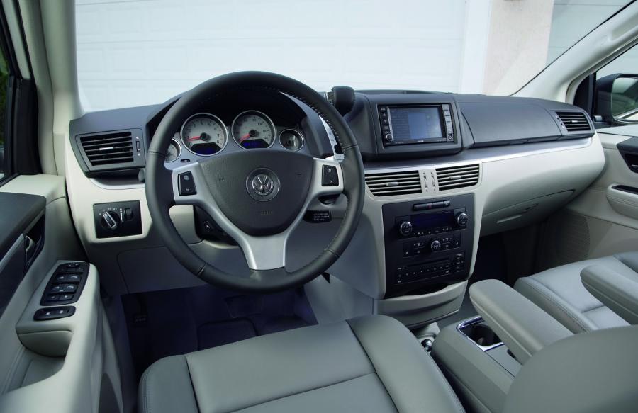  Volkswagen Routan 2009 года  (фото 2 из 80)